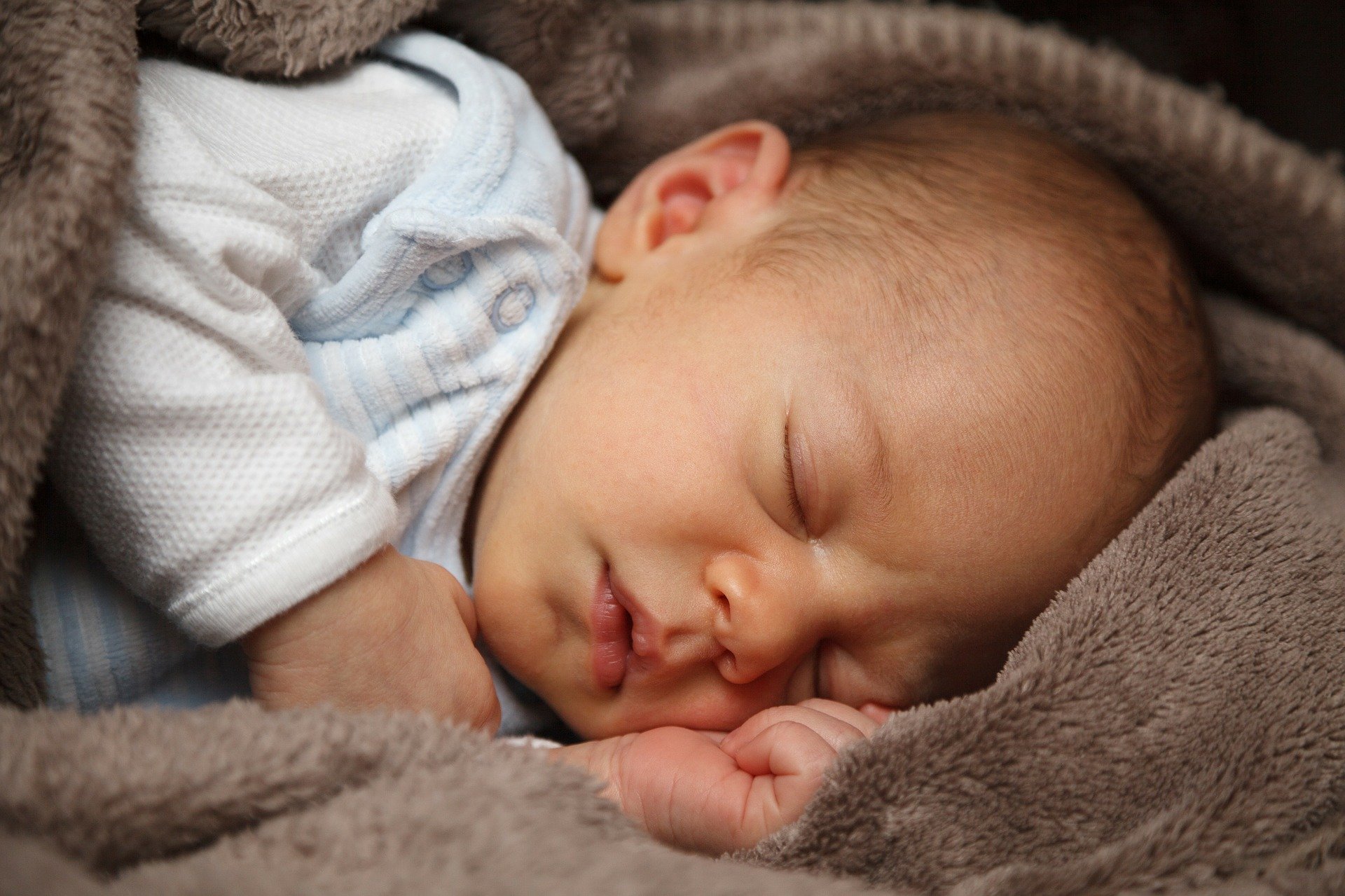 בלי לילות לבנים: כך תסייעו לתינוק לישון טוב
