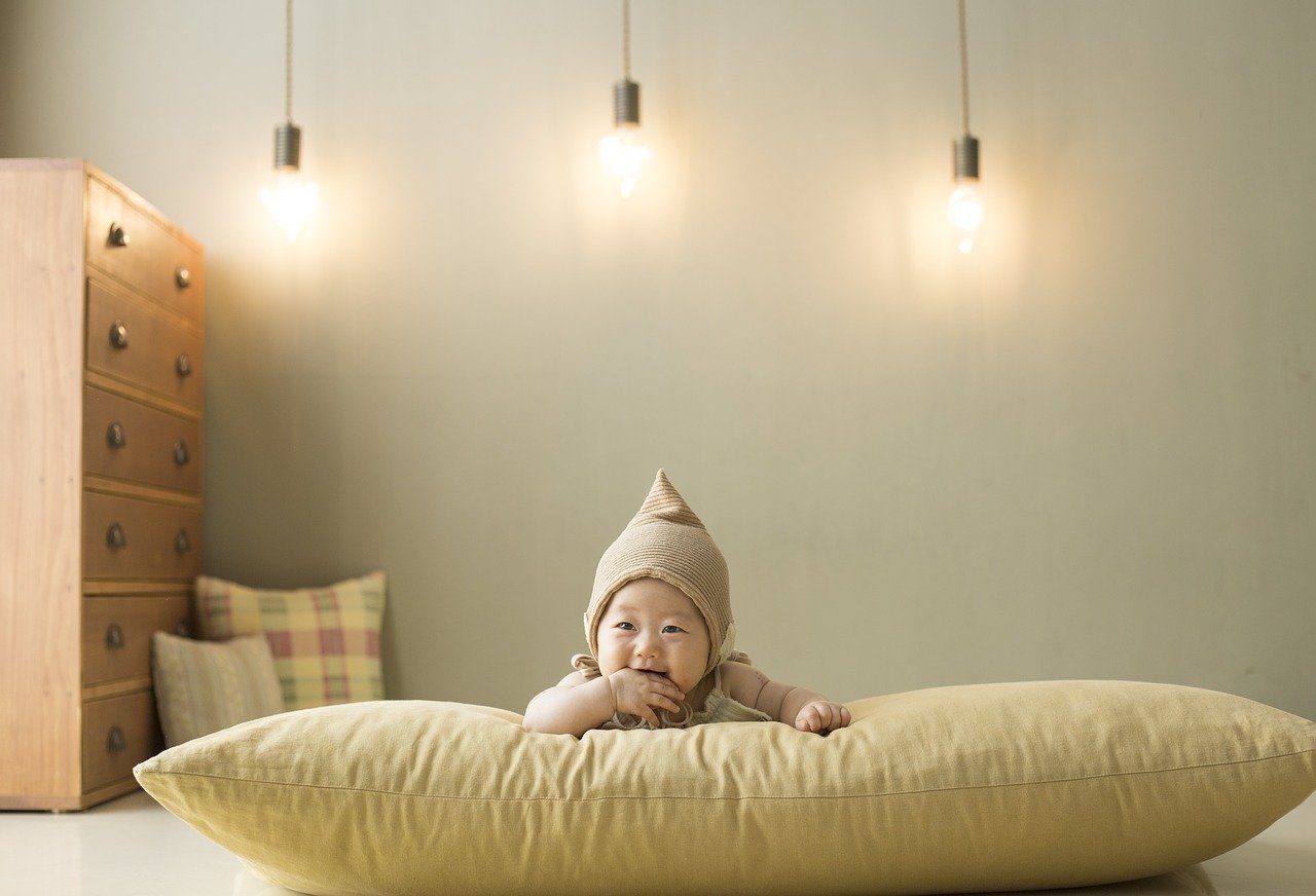 מדריך להורים: בחירה והתקנה של מזוזה לחדר התינוק